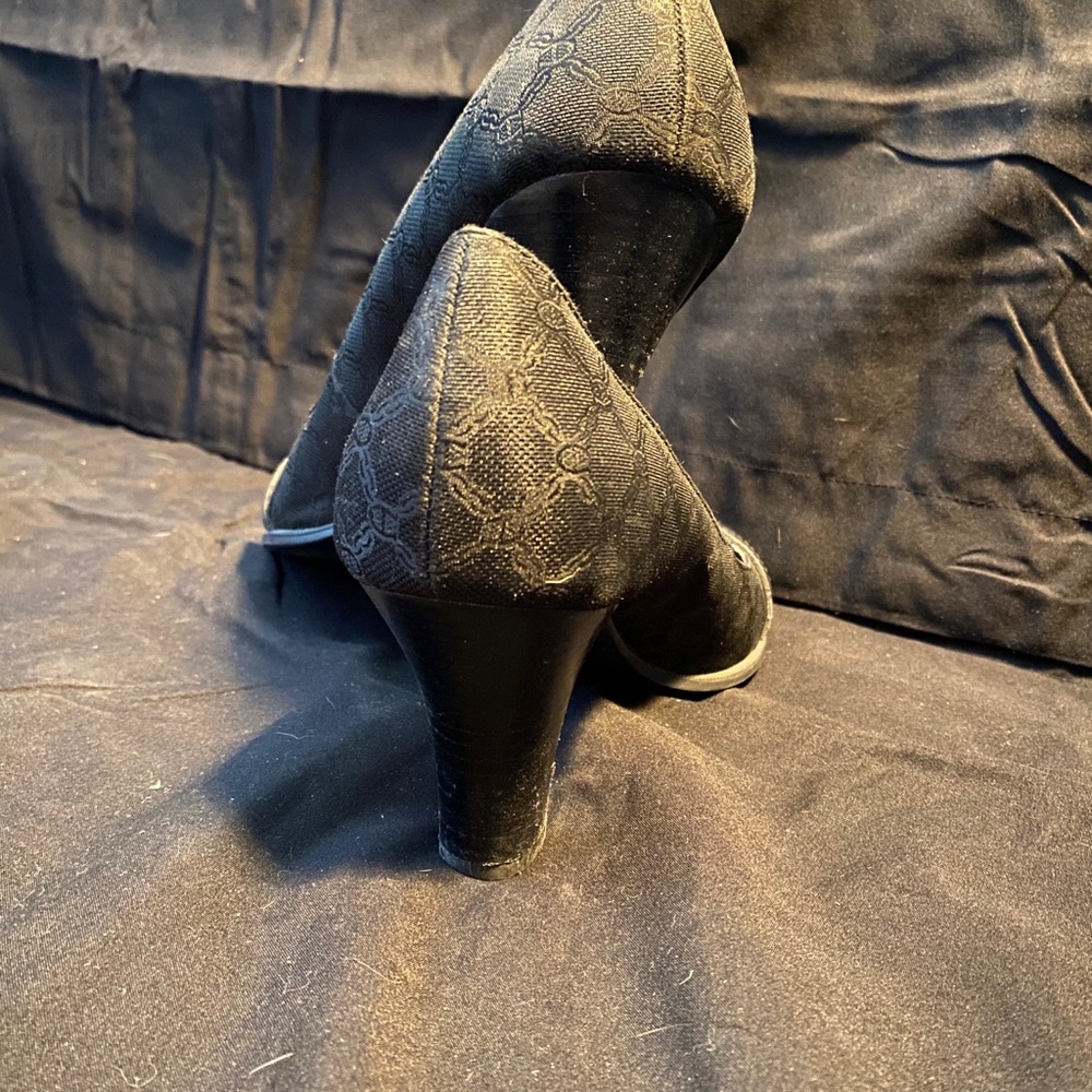 Back heels - Picture 2 of 3